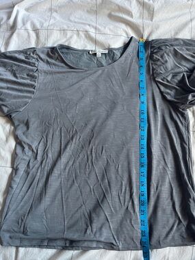 Puffed sleeved elevated tee sz LRG slate grey